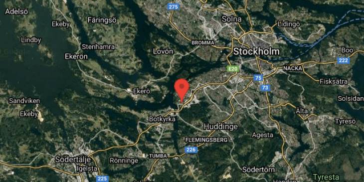 fin rymlig 1a stor inglasad balkong map