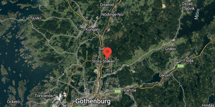 nybyggd trea med busshallplats utanfor dorren map